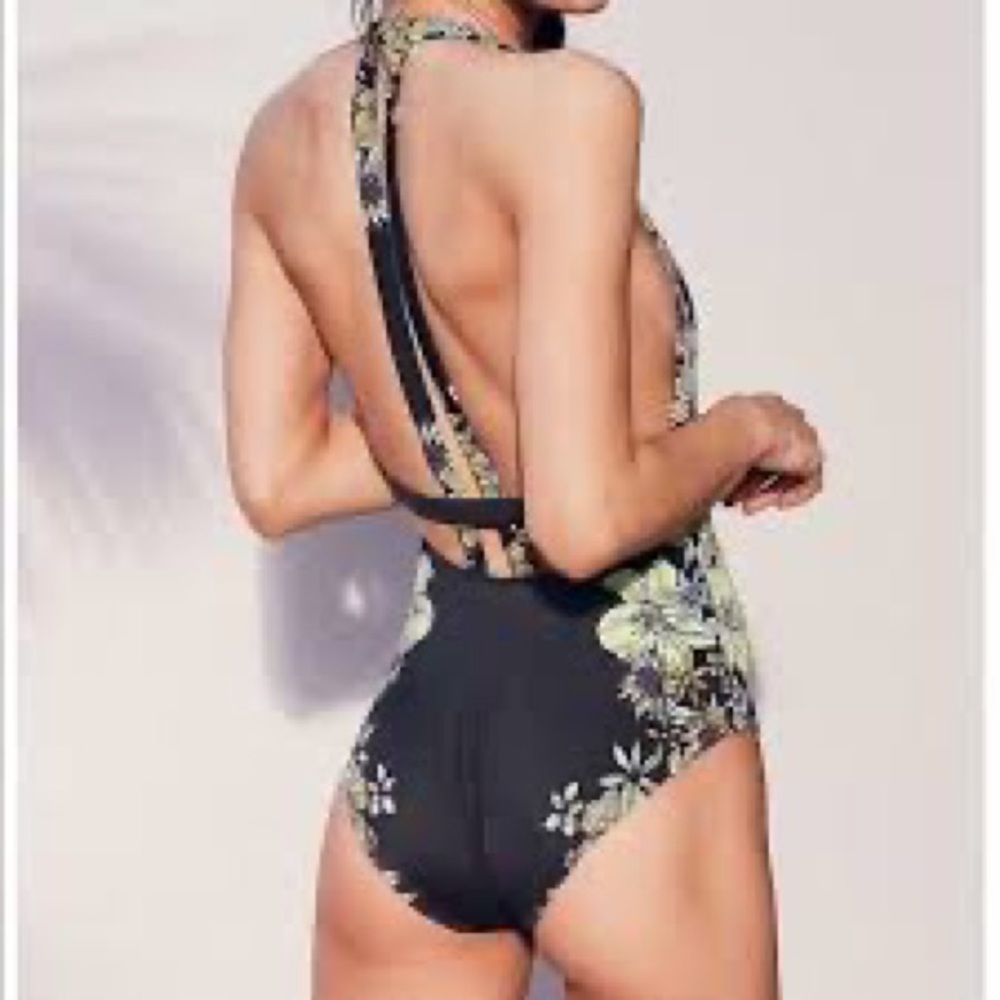 Free People Out From Under Floral Plunge Swimsuit One Piece size S 4 6 Deep V - Picture 3 of 10